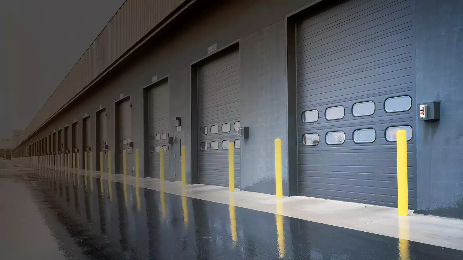 Garage door emergency service background